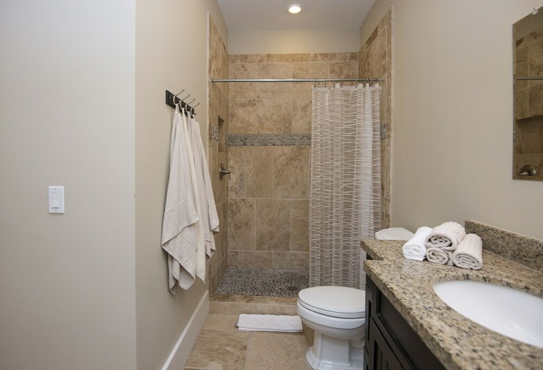 Palm River Estate - Five Bedroom Home