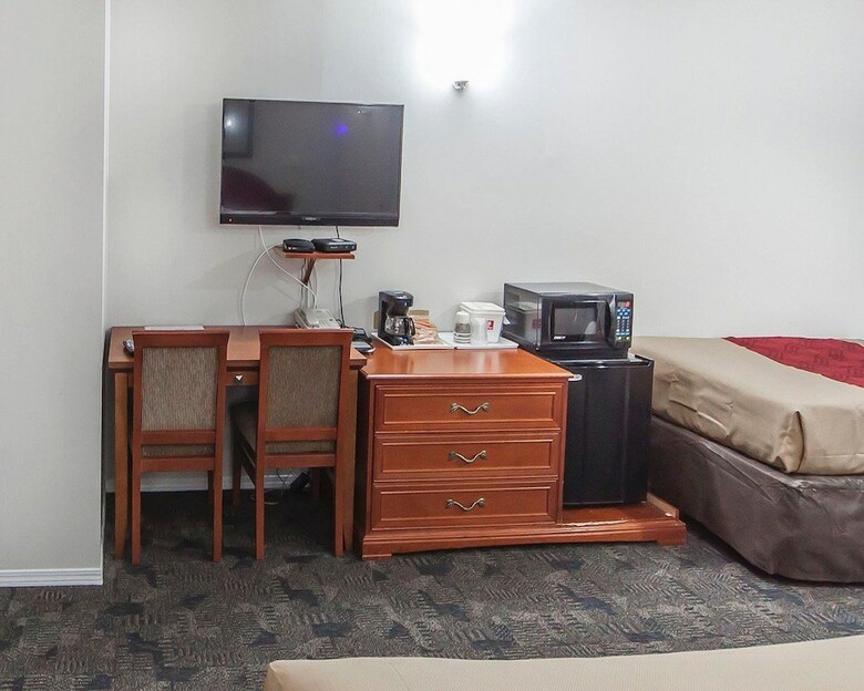 Motel Econo Lodge Inn & Suites