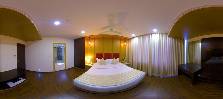 Hotel Blossoms