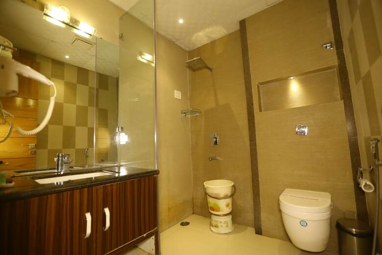 Hotel The Gurveer Royal