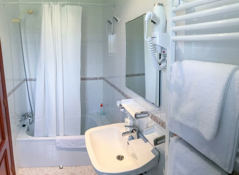 Bed & Breakfast Hostel El Pico de Santillana