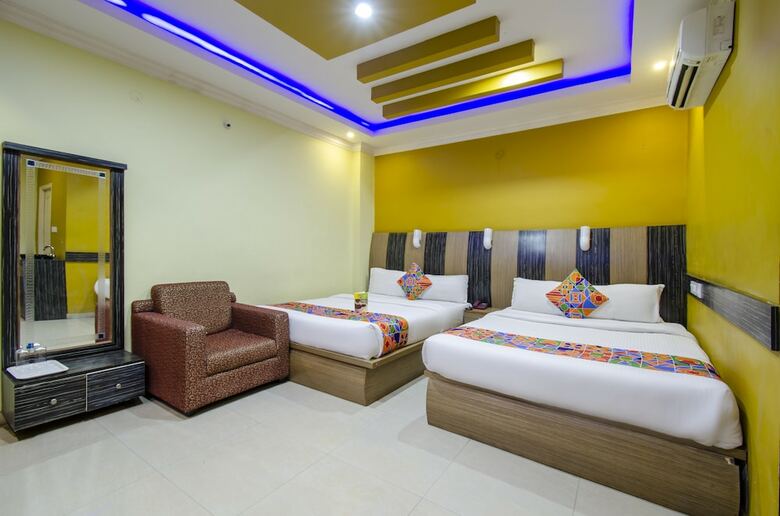 Hotel Fabexpress Emirates Suites