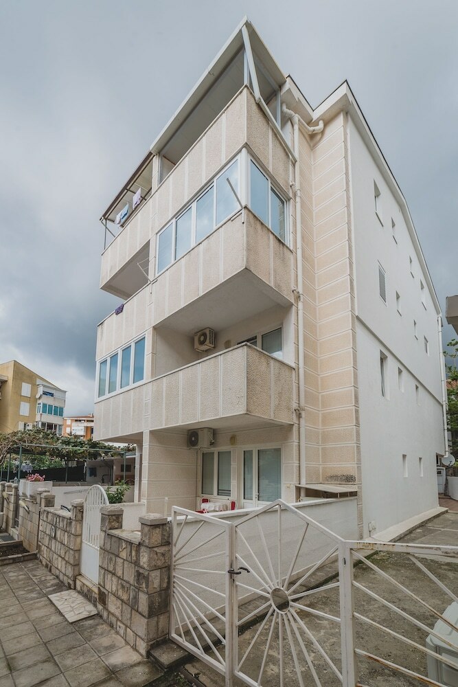 Aparthotel Apartments Andjela