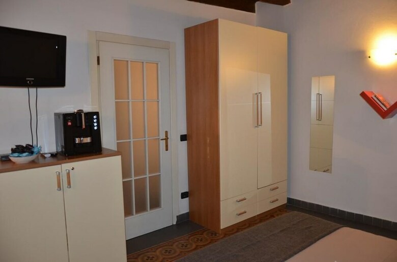 Hotel Room Suite Center