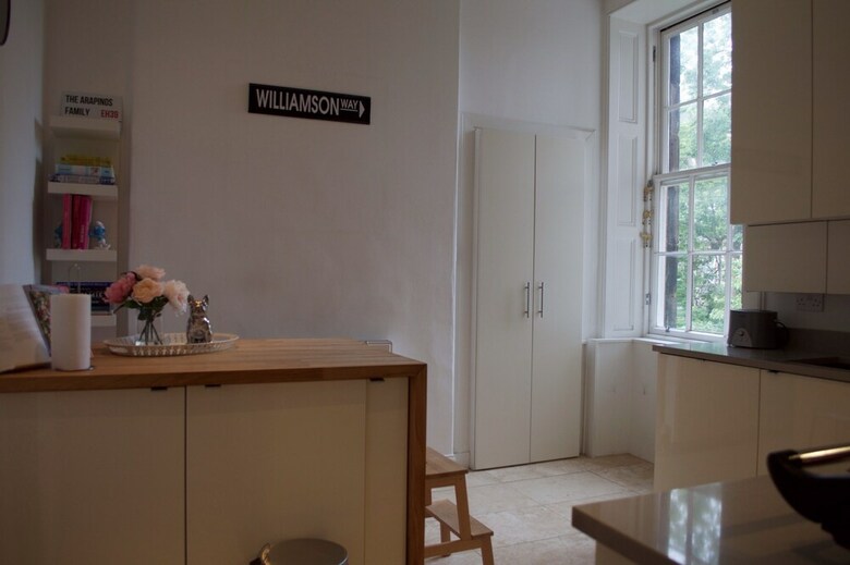 Spacious 2 Bedroom Apartment By The Meadows