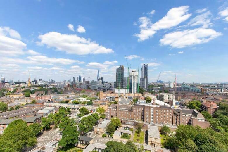 Central 2 Bedroom Apartment With Amazing Views