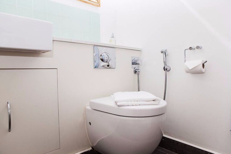 4 Bedroom Home In Sands End