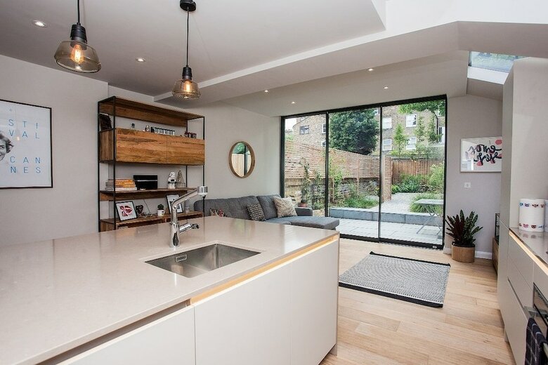Stunning 2 Bedroom Apartment With Patio