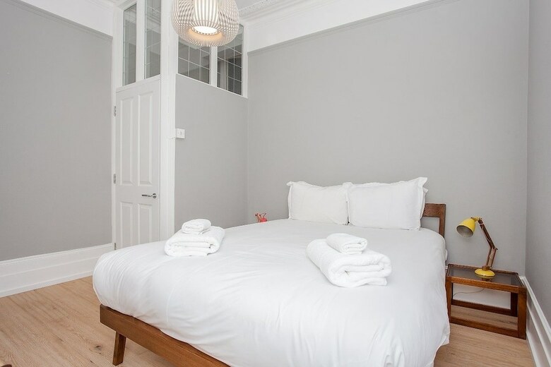 Stunning 2 Bedroom Apartment With Patio