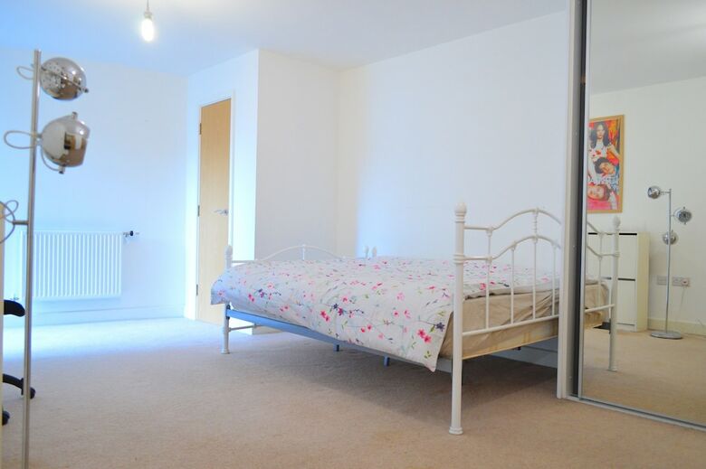 Modern 3 Bedroom Apartment On Dalston Square