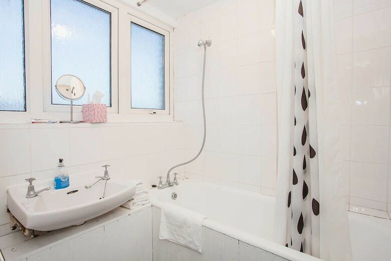 Bright 2 Bedroom Apartment In Haggerston