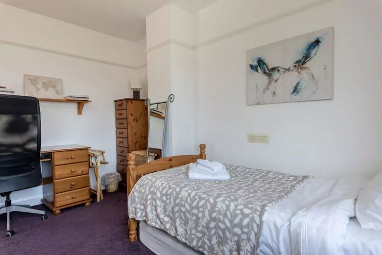3 Bedroom House In Brighton With Garden