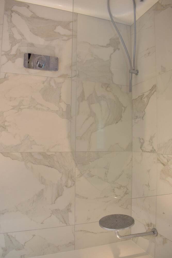 Stylish 2 Bedroom Apartment In Queen's Park