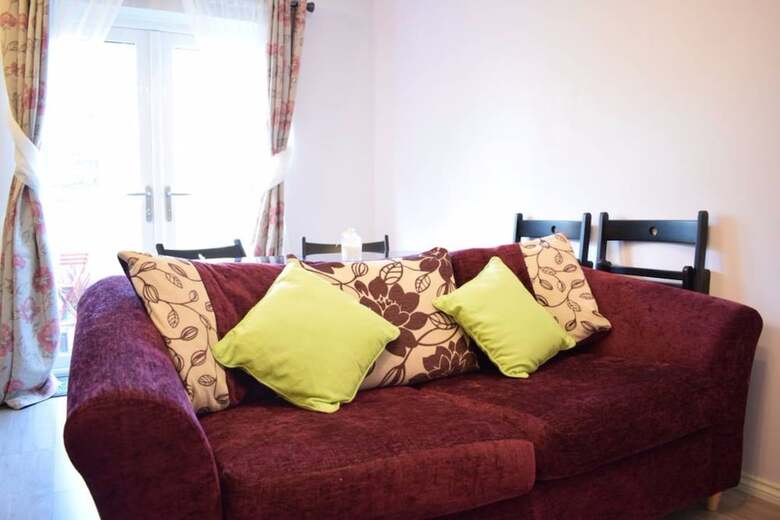 1 Bedroom House Near The City Accommodates 4