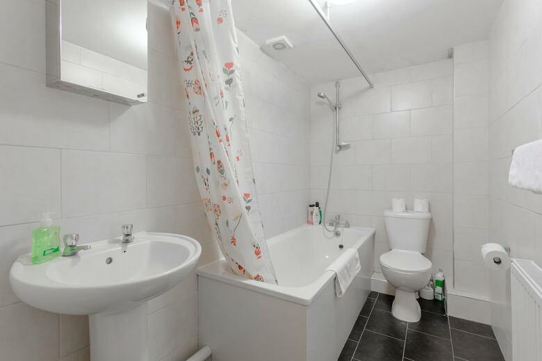 1 Bedroom Apartment In Notting Hill Accommodates 3