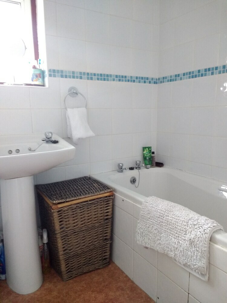 Three Bedroom Home With Garden In Brighton