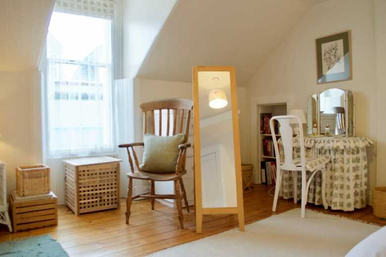 Traditional 2 Bedroom Church Gatehouse
