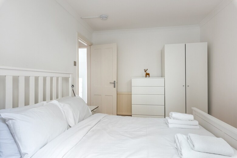 Modern 3 Bedroom Central Brighton House