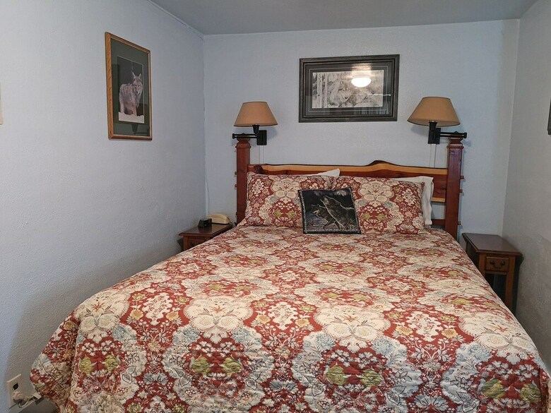 Motel Yellowstone Riverside Cottages