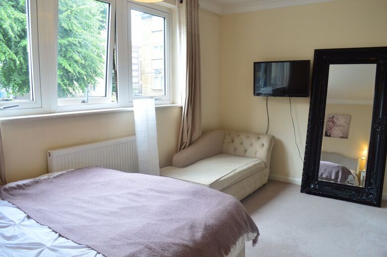 2 Bedroom Maisonette With Garden In Bow