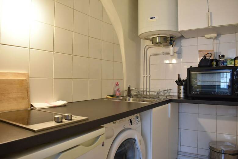 1 Bedroom Apartment In Central Paris
