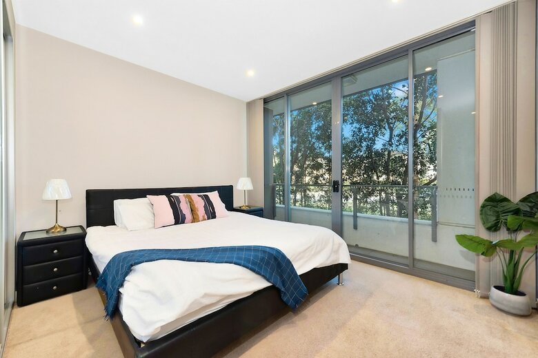 Apartamentos Spacious And Serene Apt In The Leafy Suburb