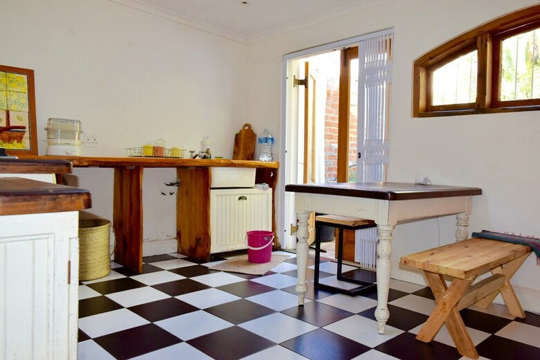 2 Bedroom House In Observatory Cape Town