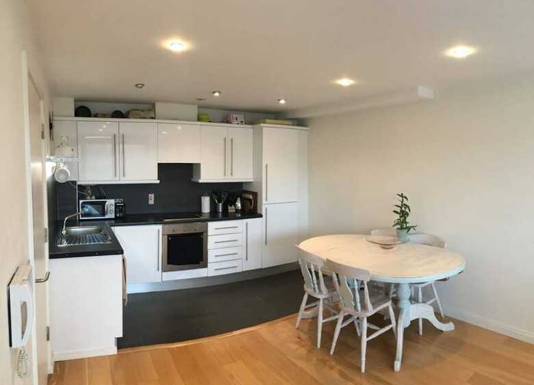 Modern 2 Bedroom Apartment