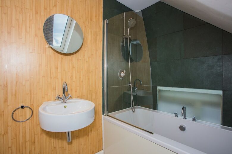 Gorgeous 1 Bedroom Apartment In Kensington