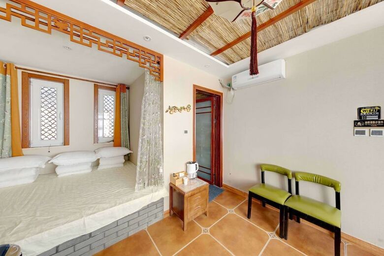Gubei Water Town Revolution Hotel