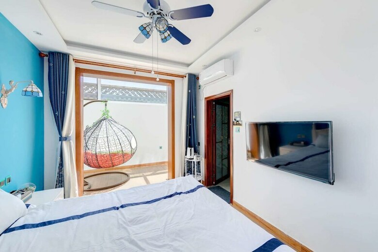 Gubei Water Town Revolution Hotel