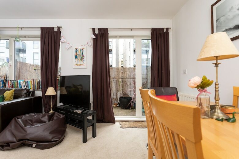 2 Bedroom Apartment In Greenwich
