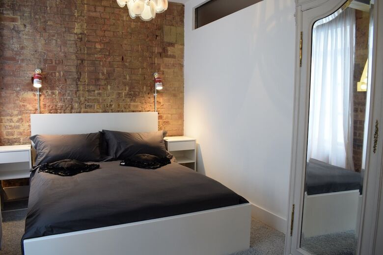 Modern 3 Bedroom Apartment In Soho