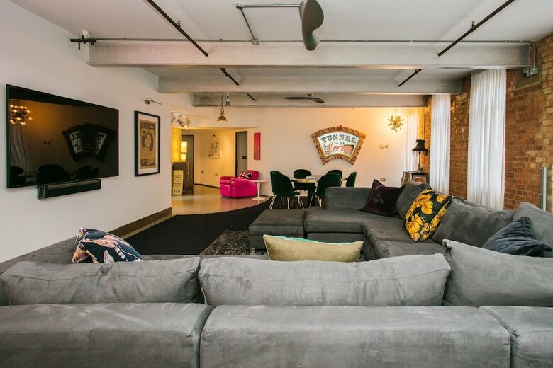 Modern 3 Bedroom Apartment In Soho