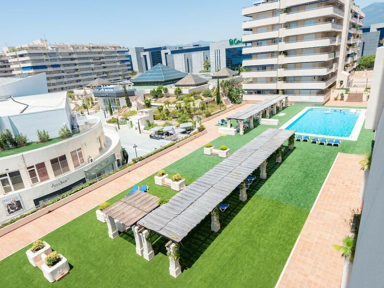 Apartamentos Puerto Ban�s Sea Front