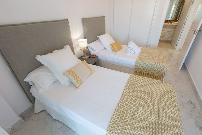 Apartamentos Puerto Ban�s Sea Front