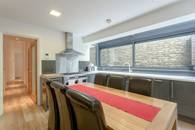 Luxury 2 Bedroom London Apartment