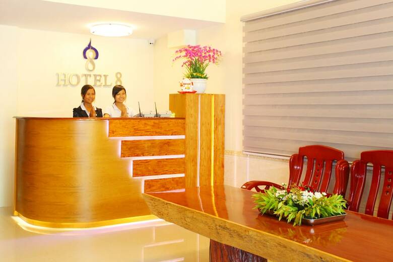 Hotel 8
