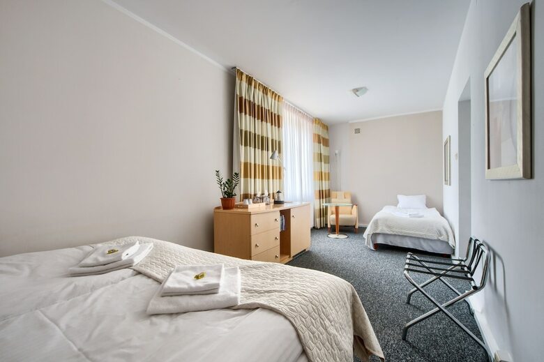 404 Rooms & Apartments
