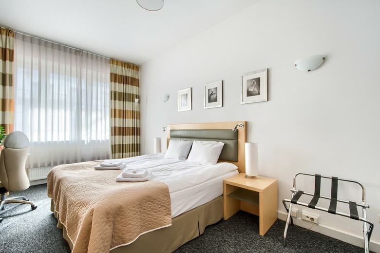 404 Rooms & Apartments