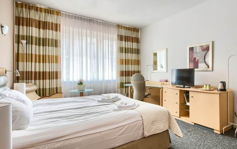 404 Rooms & Apartments