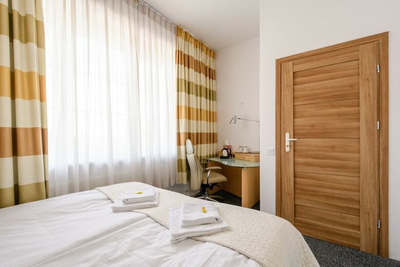 404 Rooms & Apartments