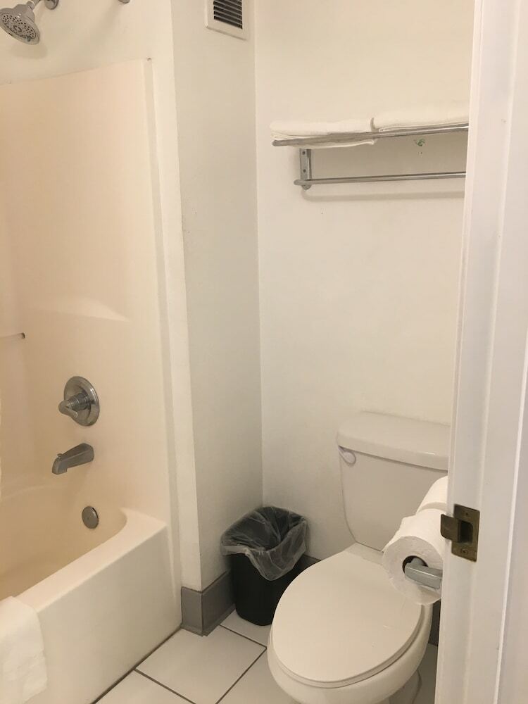 Hotel Traveler's Inn