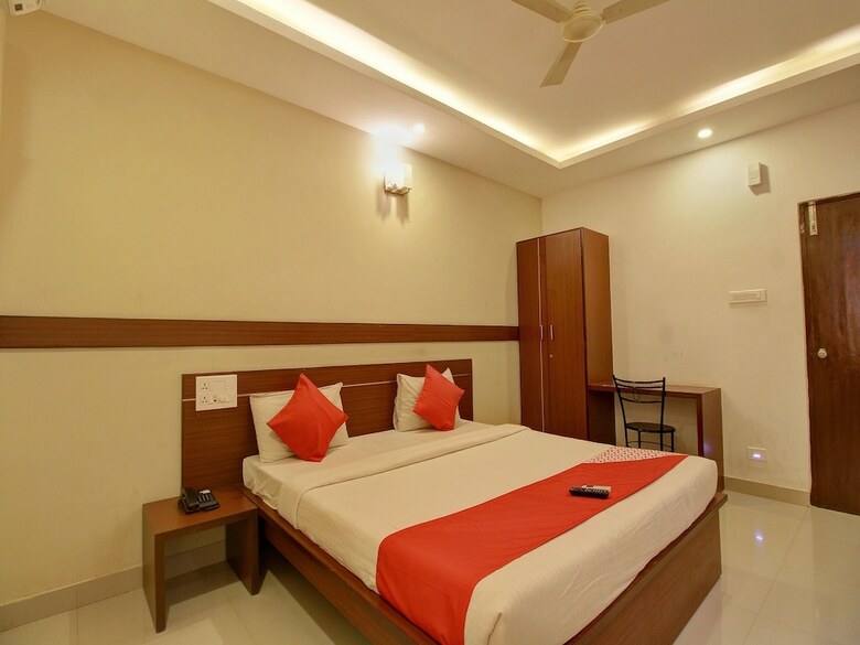 Hotel Oyo 4594 Apartment Krish Inn