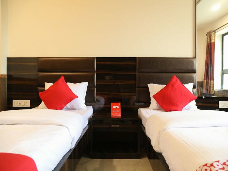Oyo 15542 Hotel Shivala