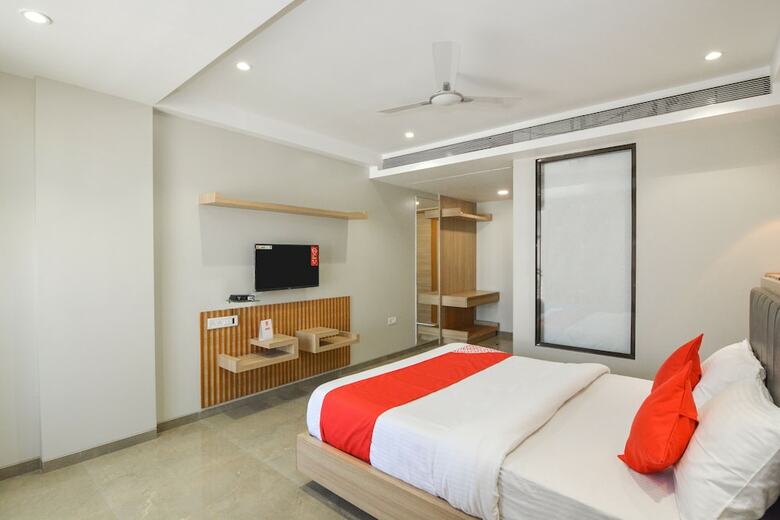 Oyo 19307 Hotel Season Choice