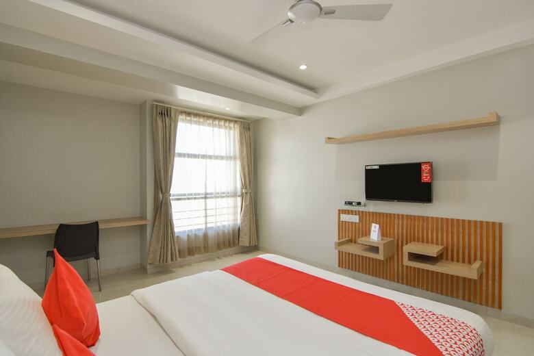 Oyo 19307 Hotel Season Choice
