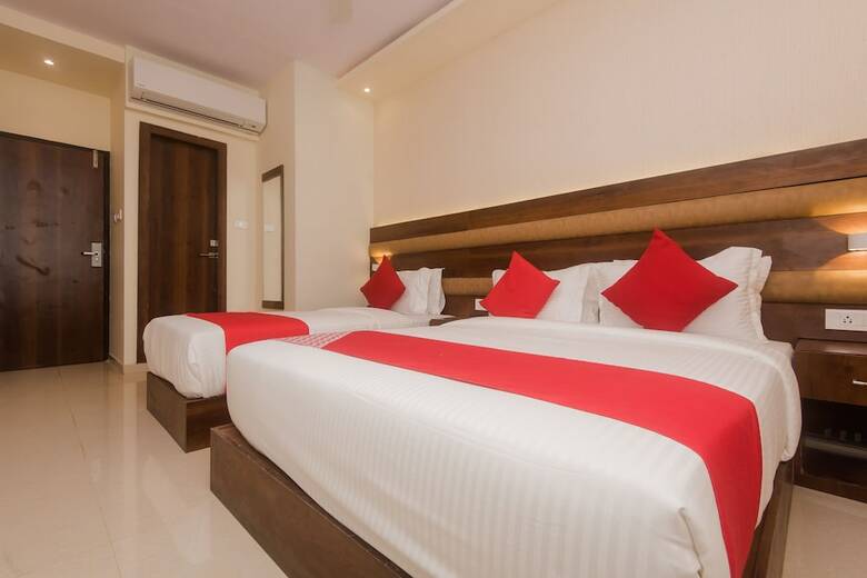 Oyo 22120 Hotel Universal Garden