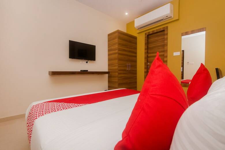 Oyo 22120 Hotel Universal Garden