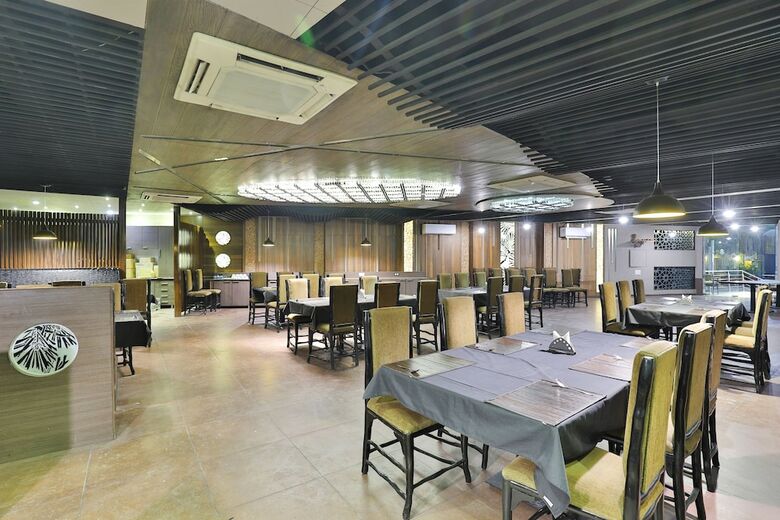 Hotel Edition O 30025 Ambli-bopal Road